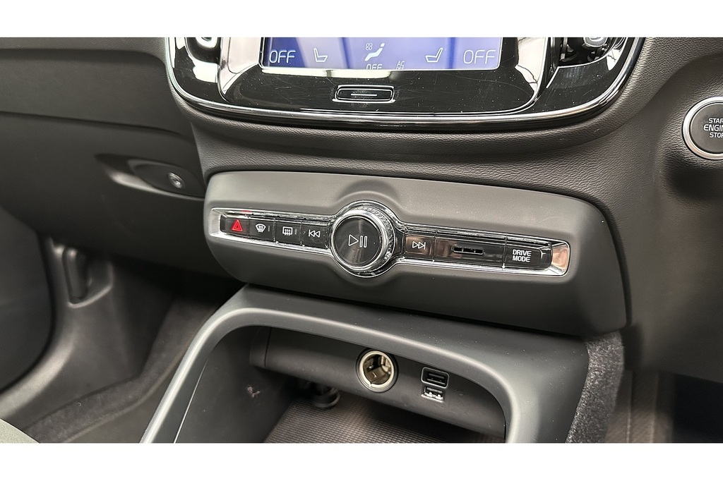 Volvo XC40 R-design Pro D3 White #43