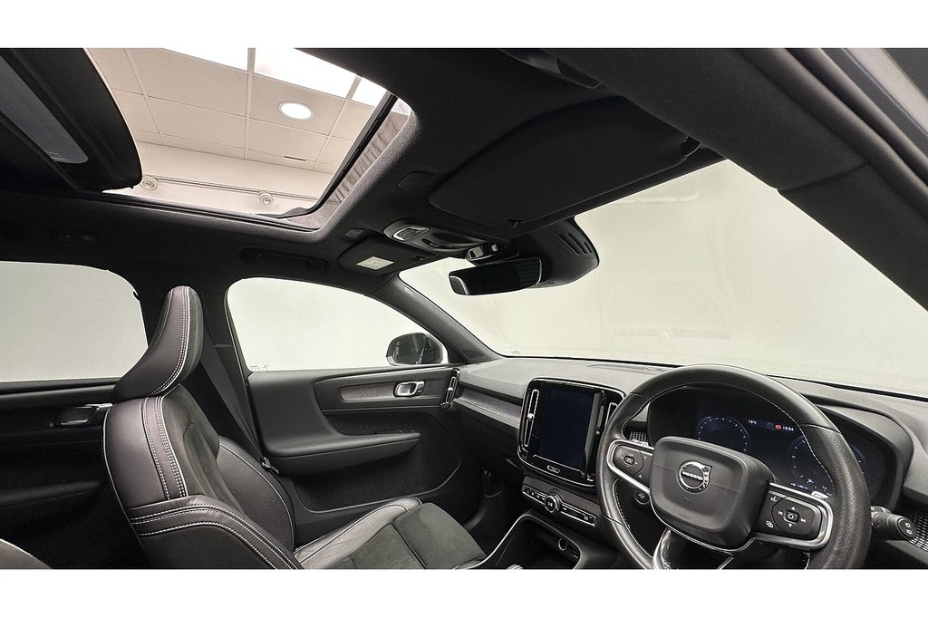 Volvo XC40 R-design Pro D3 White #28