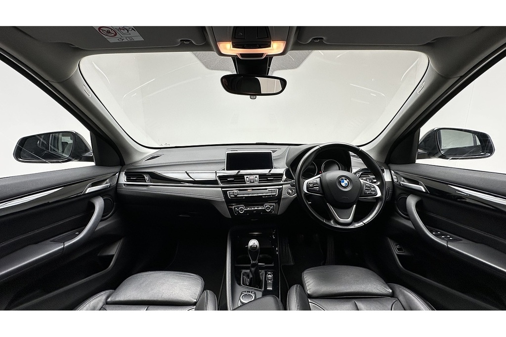 BMW X1 18D Sport Black #2