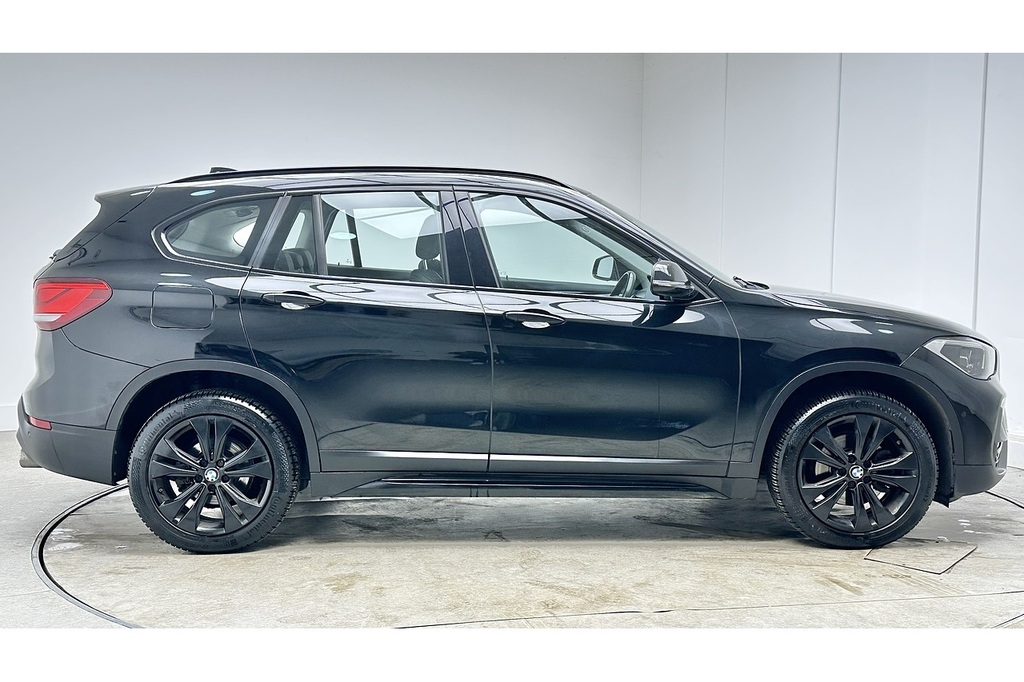 BMW X1 18D Sport Black #4
