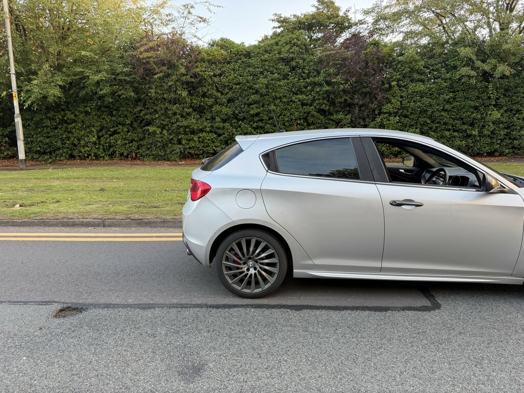 Alfa Romeo Giulietta 2.0 Giulietta 2.0 Jtdm-2 150 Bhp Qv Line Silver #2