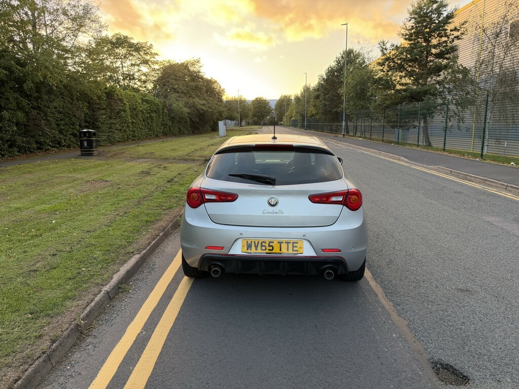 Alfa Romeo Giulietta Hatchback Black #8