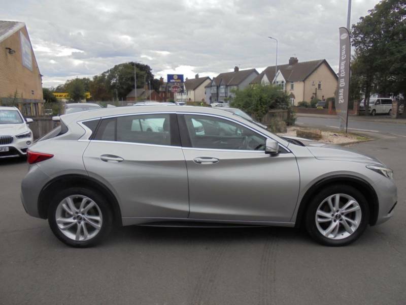 Infiniti Q30 1.5D Business Executive - 2017 67 Silver #4