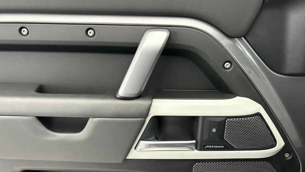 Land Rover Defender 90 3.0 D250 Hard Top X-dynamic Hse Black #18