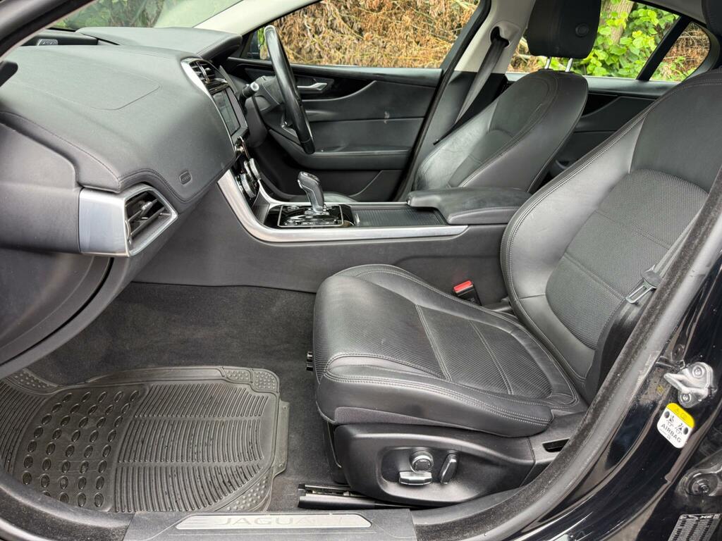 Jaguar XE 2.0D 180 R Sport Silver #142
