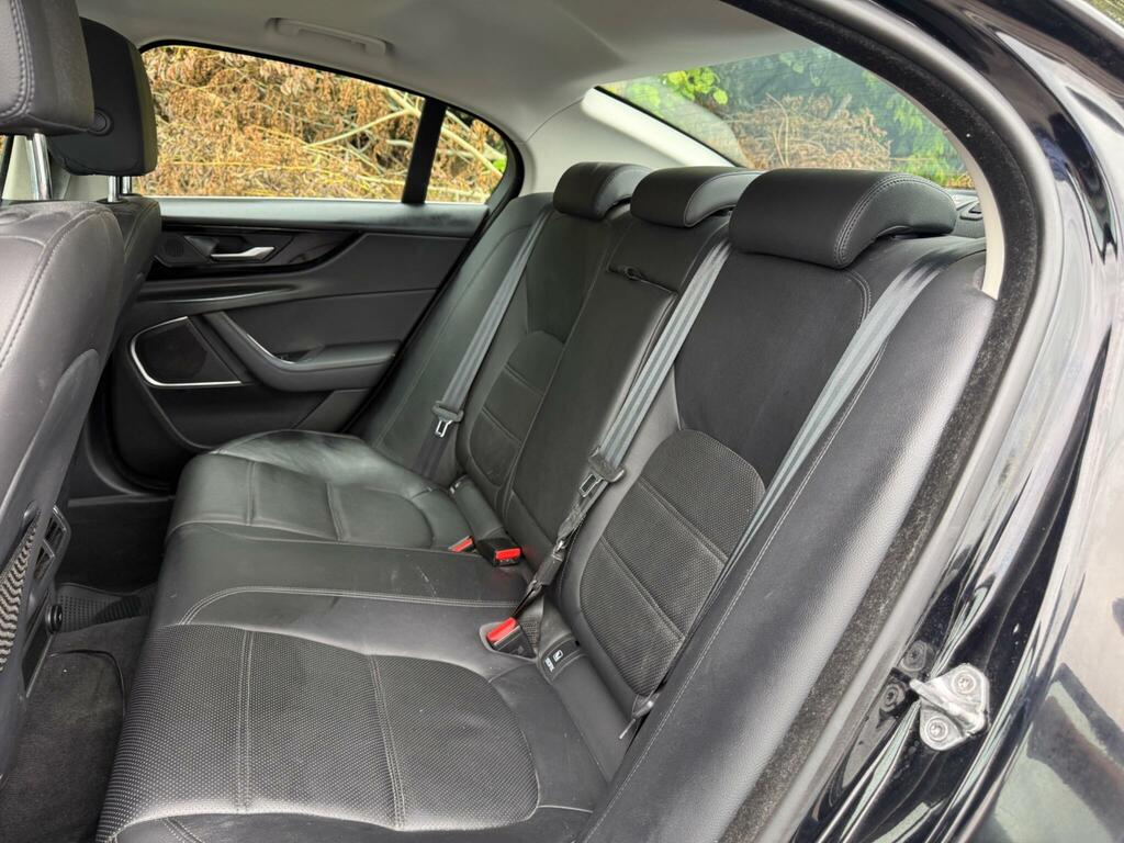 Jaguar XE 2.0D 180 R Sport Silver #191