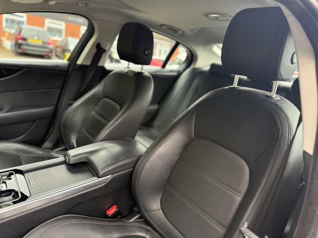 Jaguar XE 2.0D 180 R Sport Silver #287
