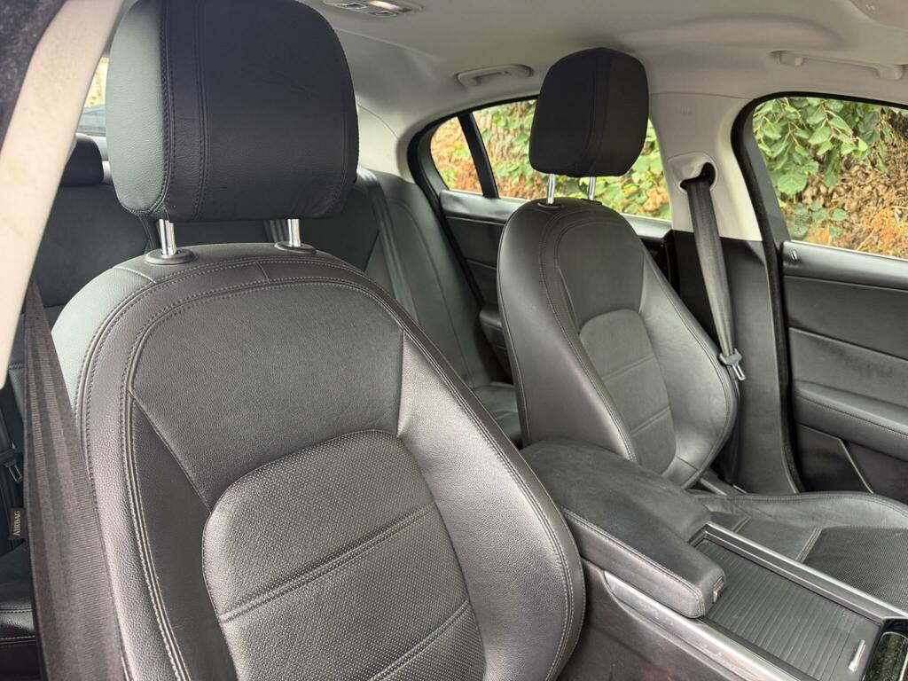 Jaguar XE 2.0D 180 R Sport Silver #111