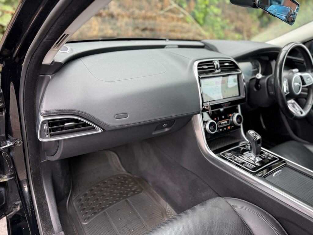 Jaguar XE 2.0D 180 R Sport Silver #109