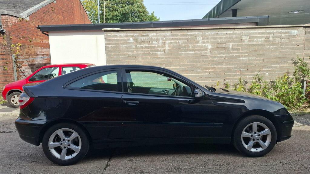 Mercedes-Benz C Class Se Black #2