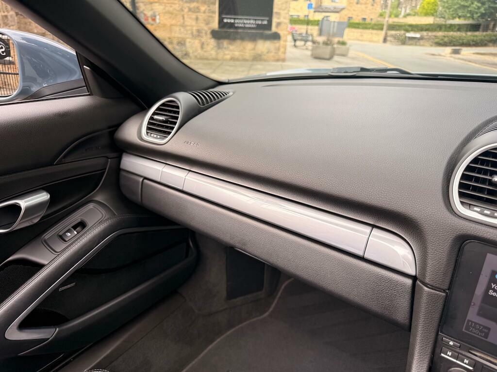 Porsche 718 Boxster 718 Boxster Gts White #33