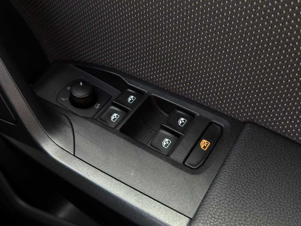 Seat Arona Se Red #40