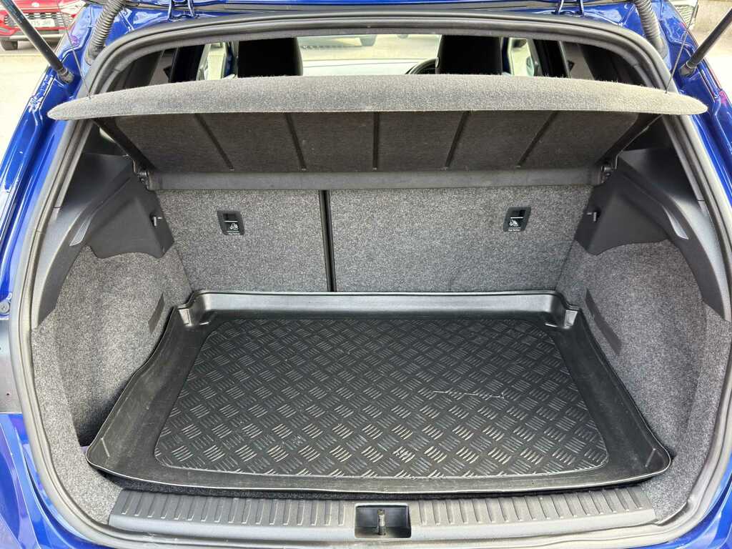 Seat Arona Se Red #17