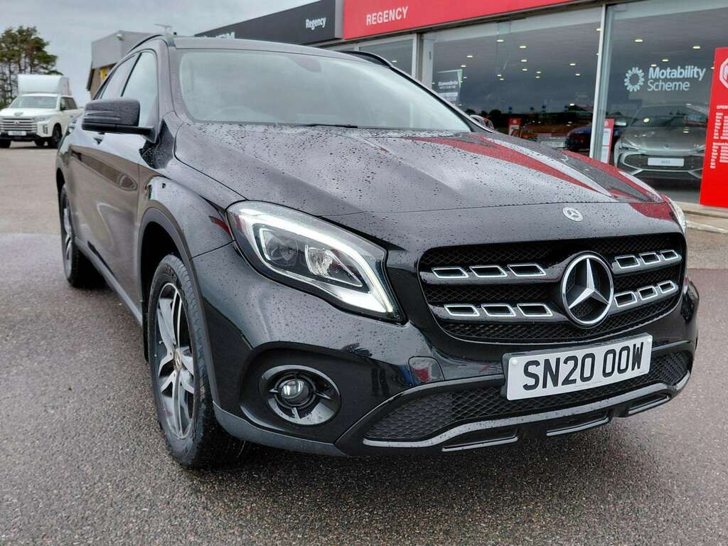 Mercedes-Benz GLA Class 180 Urban Edition #2