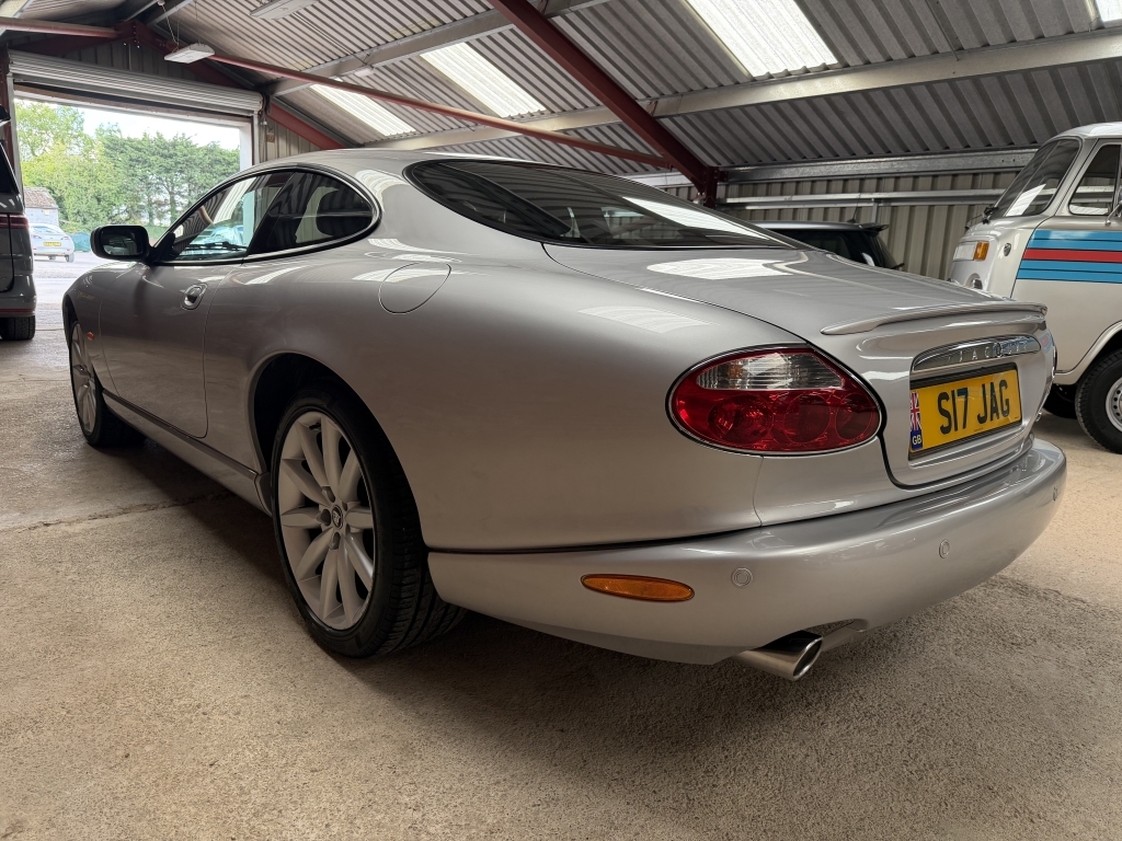 Jaguar XK8 4.2 Coupe Silver #5