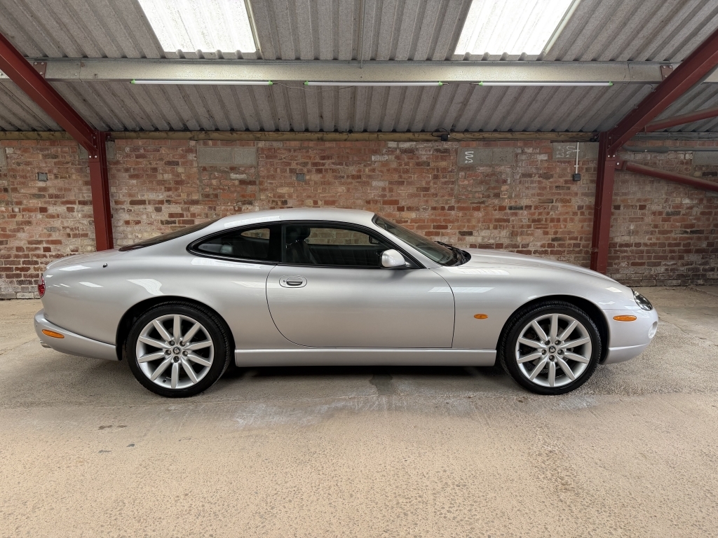 Jaguar XK8 4.2 Coupe Silver #2
