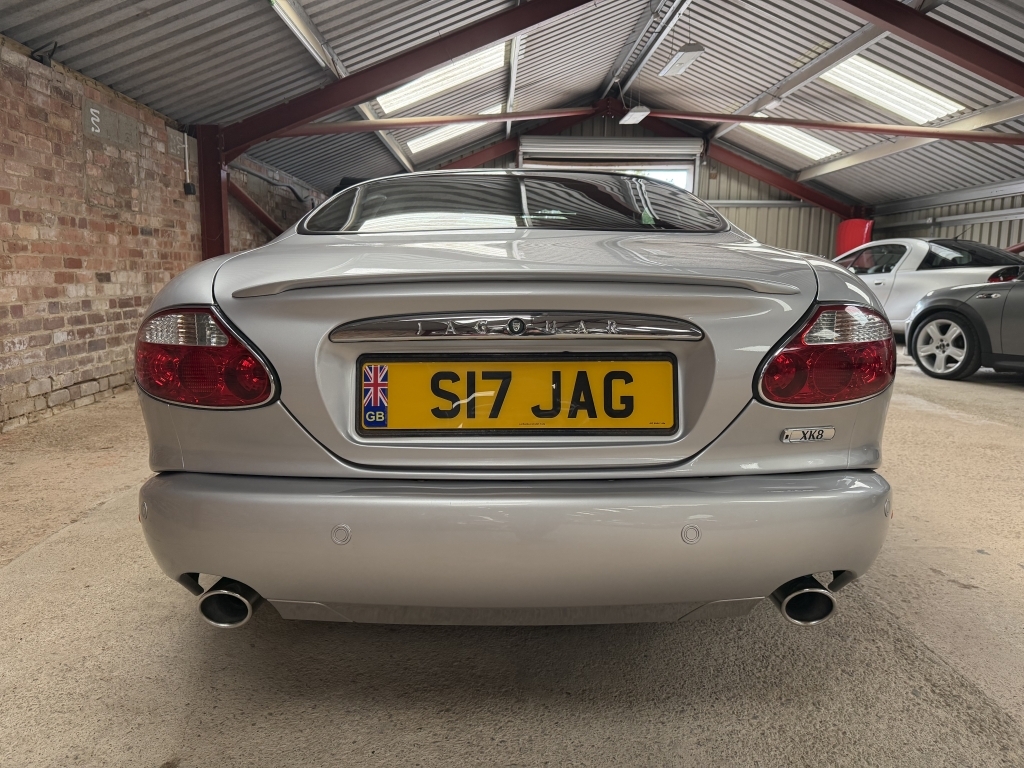 Jaguar XK8 4.2 Coupe Silver #4