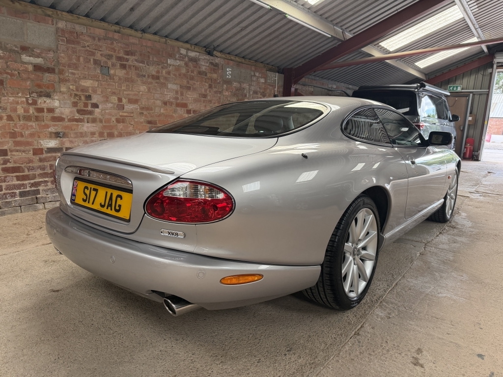 Jaguar XK8 4.2 Coupe Silver #3