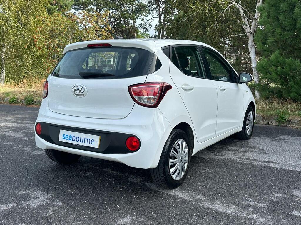 Hyundai I10 Hatchback White #22