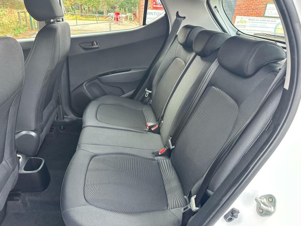 Hyundai I10 Hatchback White #10
