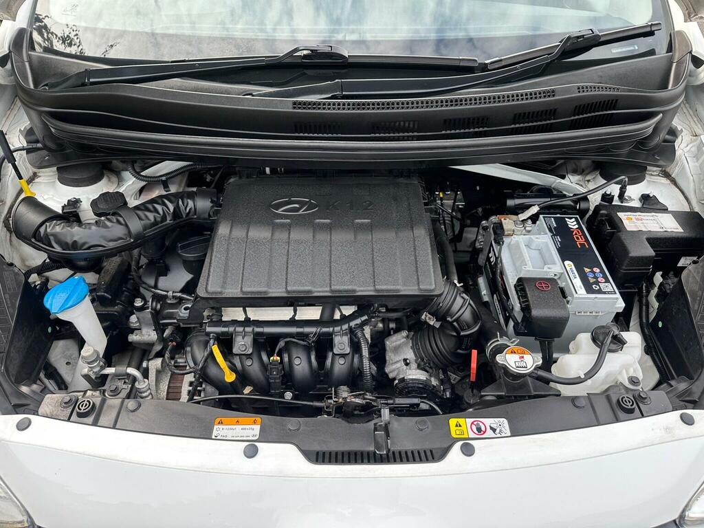 Hyundai I10 Hatchback White #25