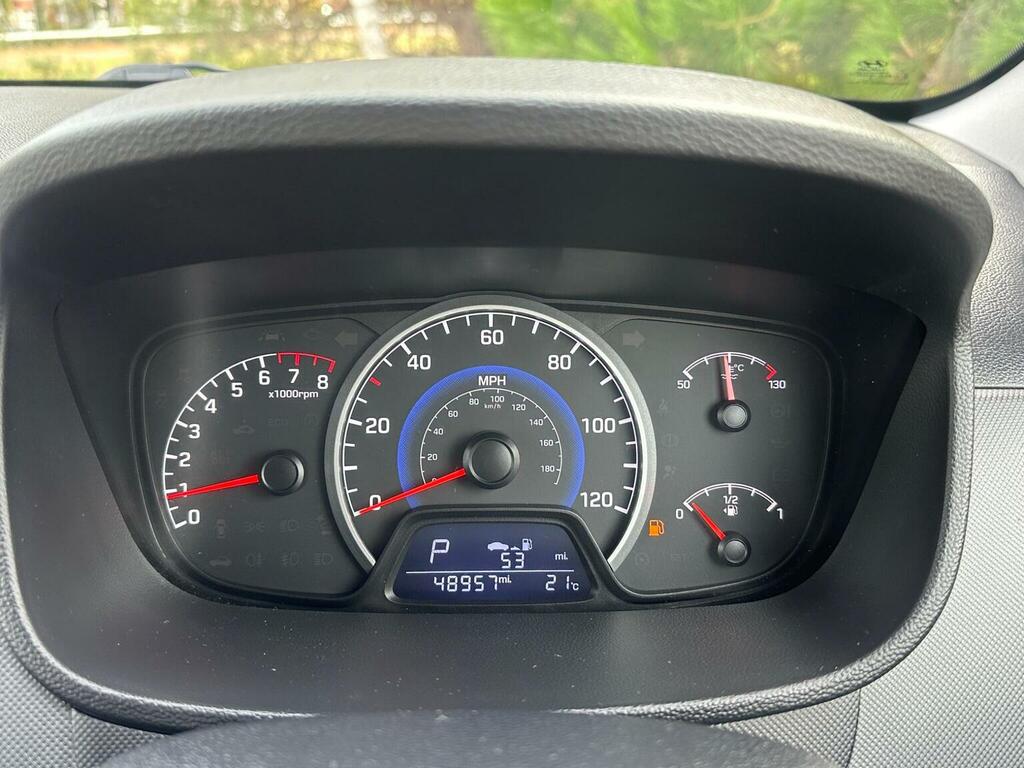 Hyundai I10 Hatchback White #18
