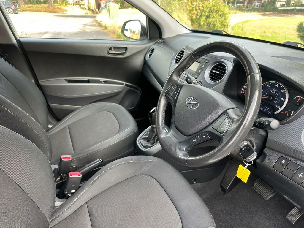 Hyundai I10 Hatchback White #7