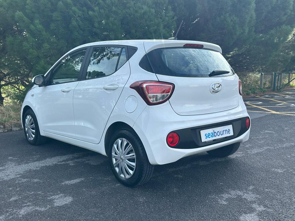 Hyundai I10 Hatchback White #21