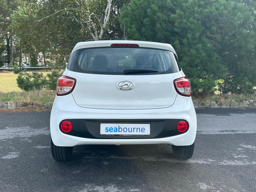 Hyundai I10 Hatchback White #26