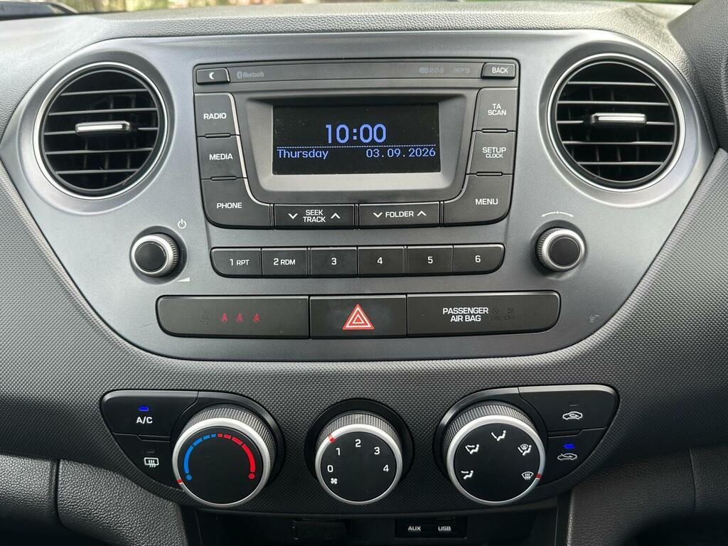Hyundai I10 Hatchback White #11
