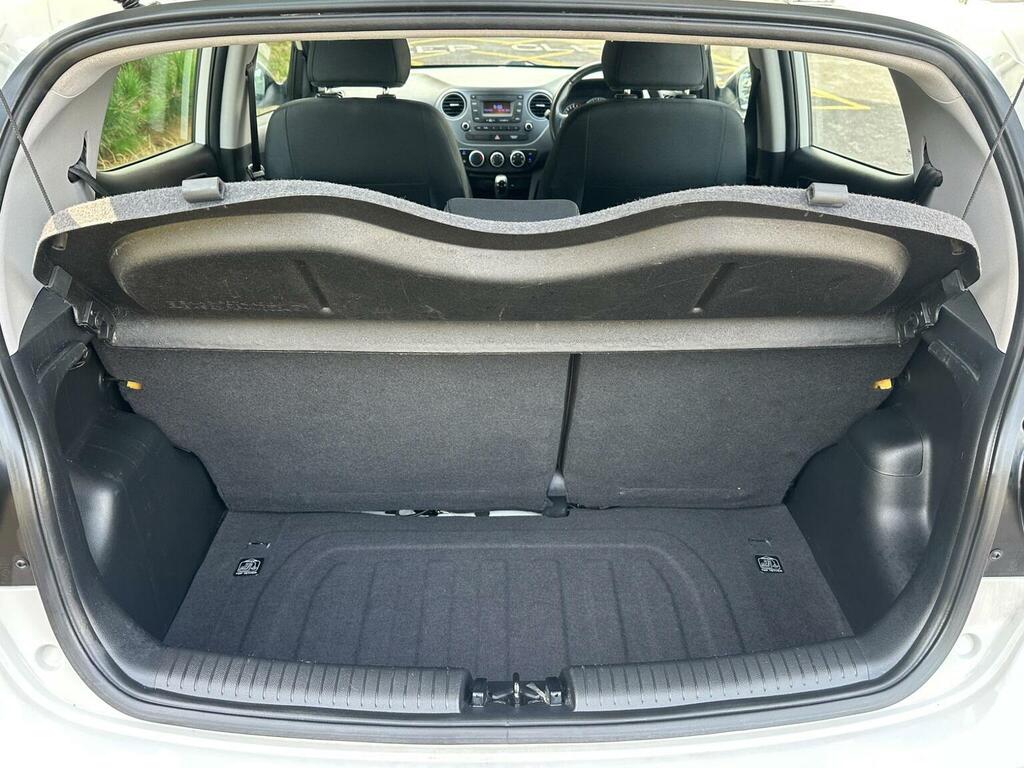 Hyundai I10 Hatchback White #23