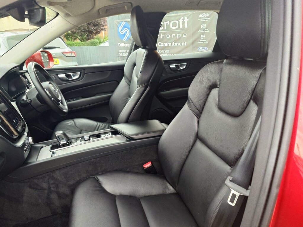 Volvo XC60 Plus B5 Awd 250 Hp Black #20