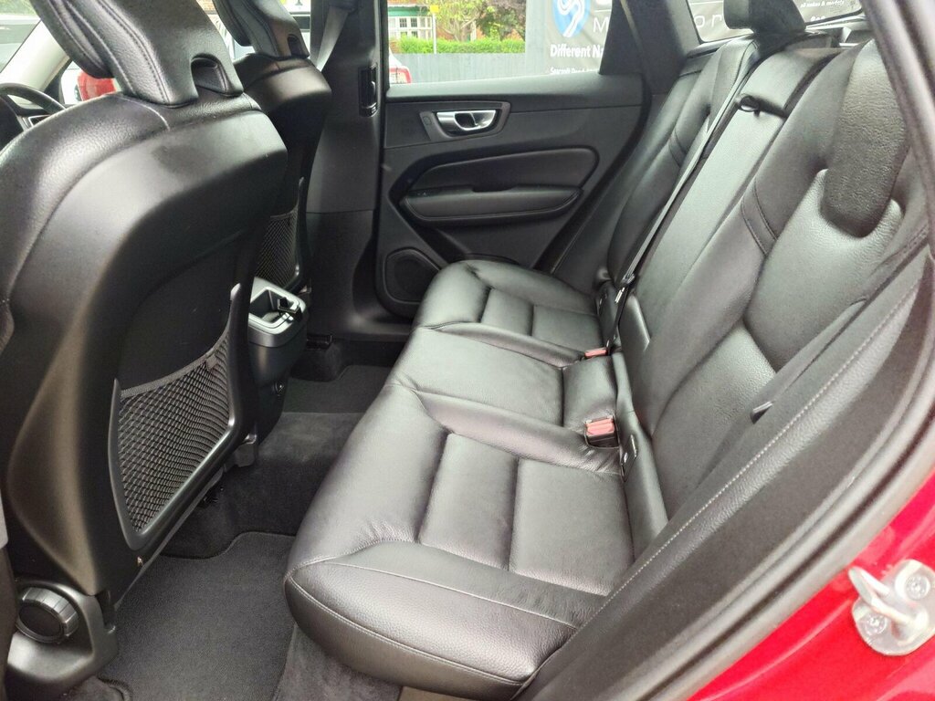 Volvo XC60 Plus B5 Awd 250 Hp Black #24