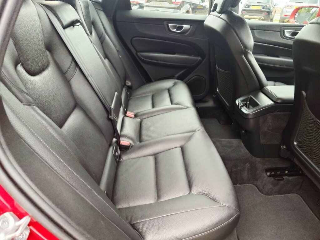 Volvo XC60 Plus B5 Awd 250 Hp Black #28