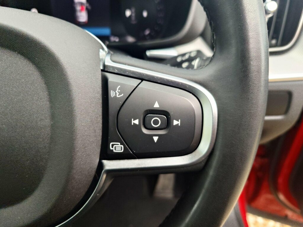 Volvo XC60 Plus B5 Awd 250 Hp Black #36