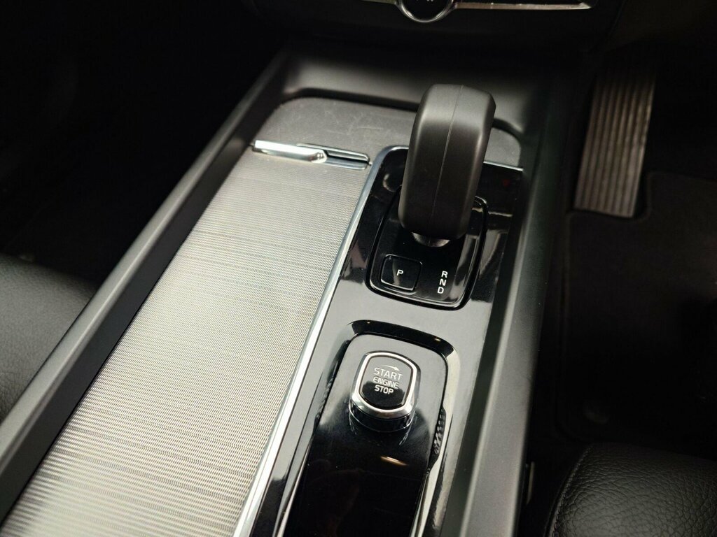 Volvo XC60 Plus B5 Awd 250 Hp Black #38