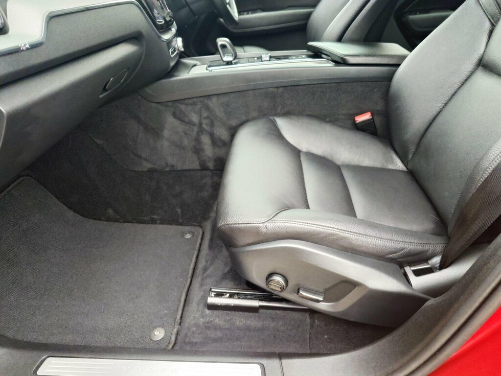 Volvo XC60 Plus B5 Awd 250 Hp Black #21