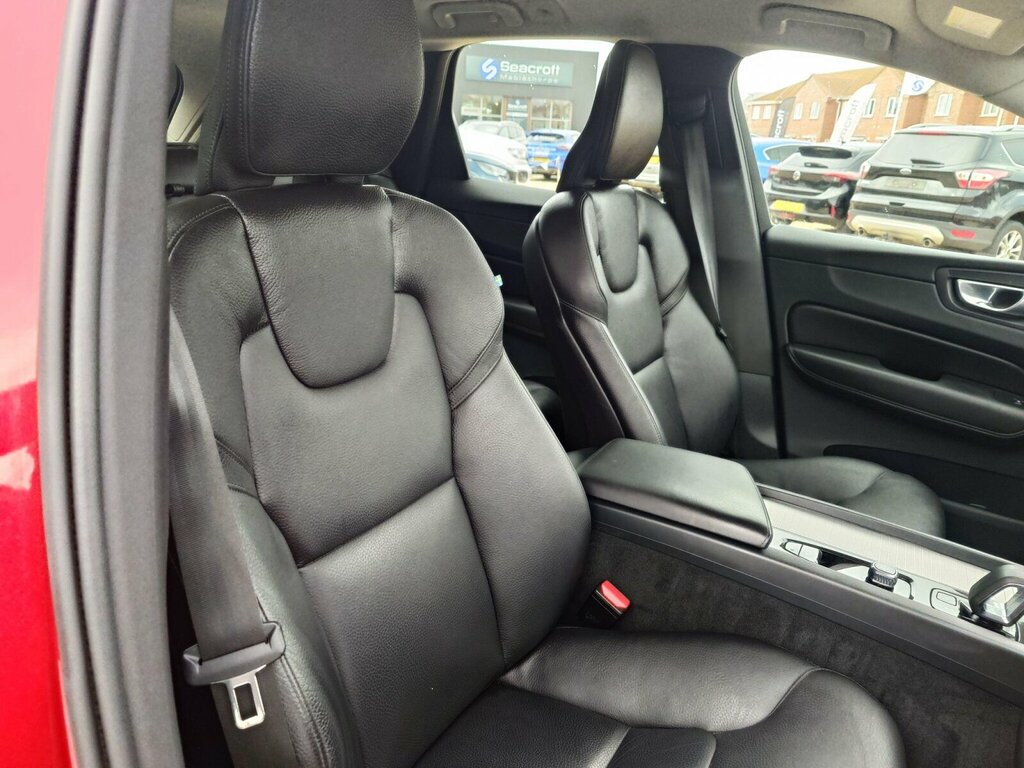 Volvo XC60 Plus B5 Awd 250 Hp Black #31