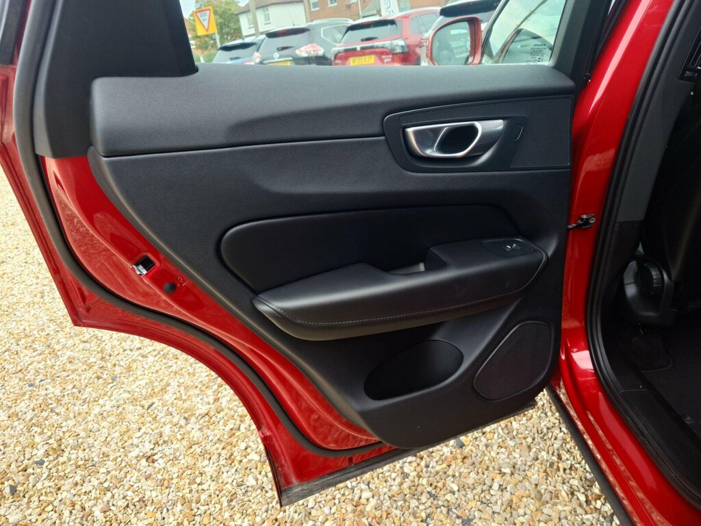 Volvo XC60 Plus B5 Awd 250 Hp Black #22