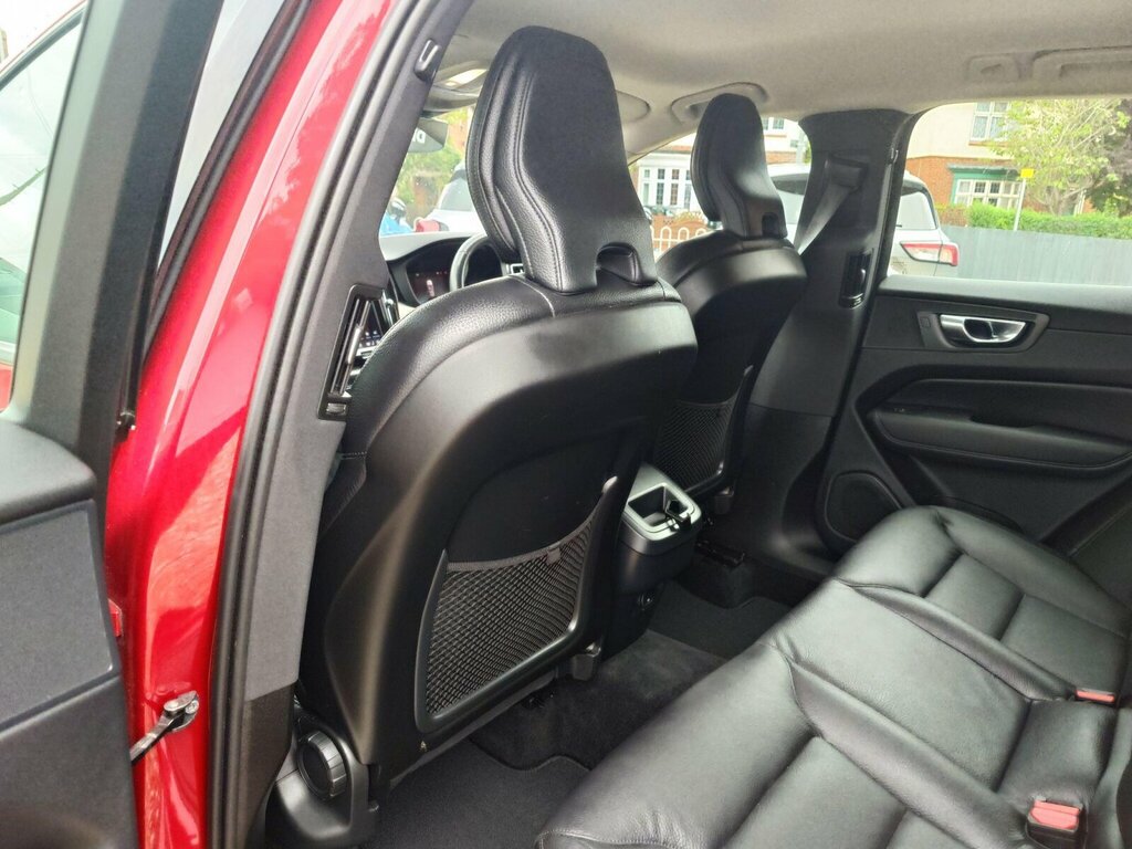 Volvo XC60 Plus B5 Awd 250 Hp Black #23