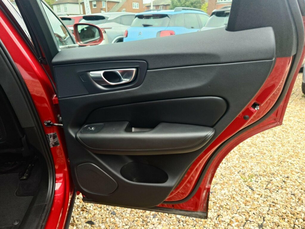 Volvo XC60 Plus B5 Awd 250 Hp Black #30
