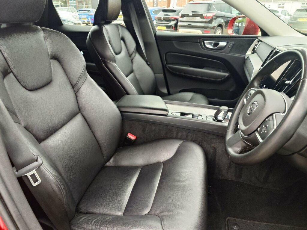 Volvo XC60 Plus B5 Awd 250 Hp Black #32