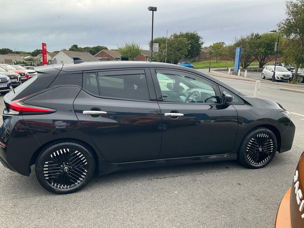 Nissan Leaf 39Kwh N-connecta Hatchback 150 Black #5
