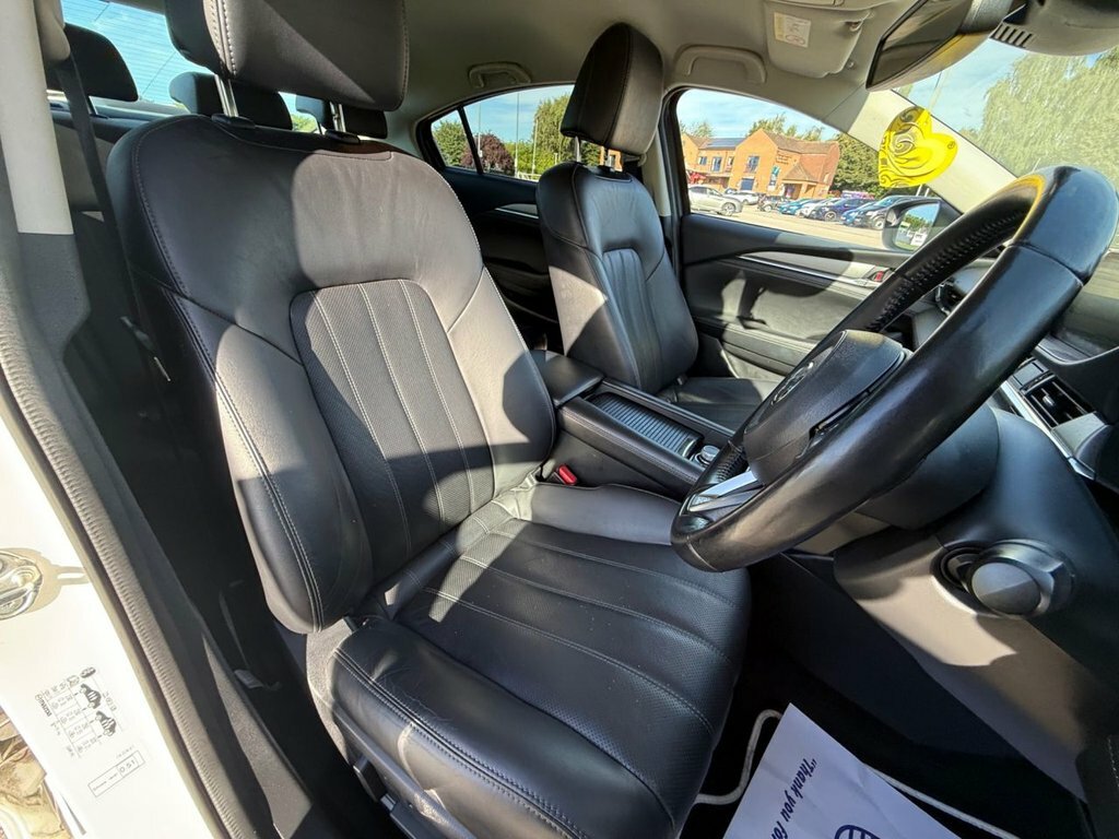 Mazda 6 2.2L Sport Nav White #3