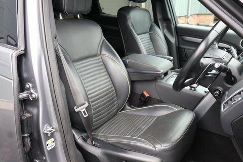 Land Rover Discovery 2023 72 R-dynamic Blue #18