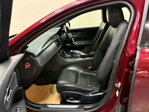 Jaguar XF 2.0 Xf R-sport Red #4