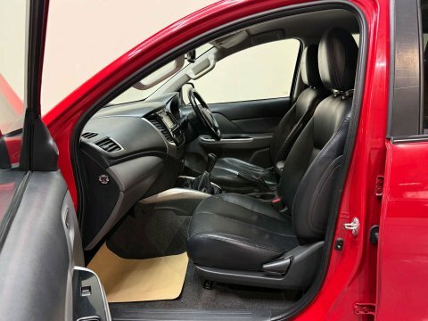 Mitsubishi L200 2.4 L200 Warrior DN67UNG Red #4