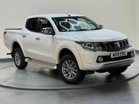 Mitsubishi L200 2.4 L200 Titan WG19ERU White