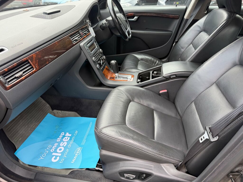 Volvo XC70 Se Red #30