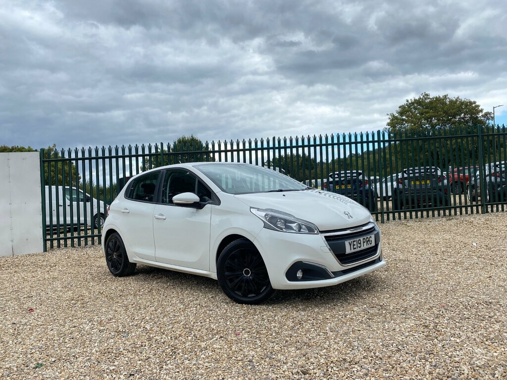 Peugeot 208 1.5 Bluehdi Active Hatchback Eur White
